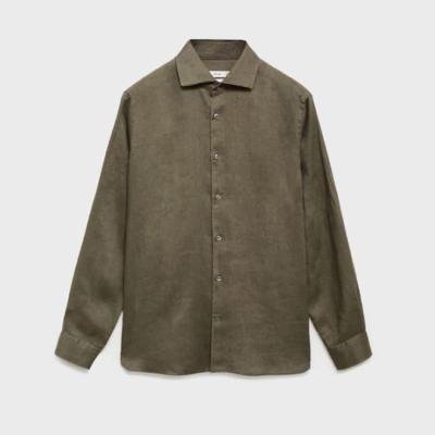 Kemeja linen yang sudah dicuci dengan pakaian